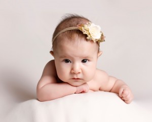 عکس نوزاد 1 ماهه 300x240 عکس نوزاد 1 ماهه